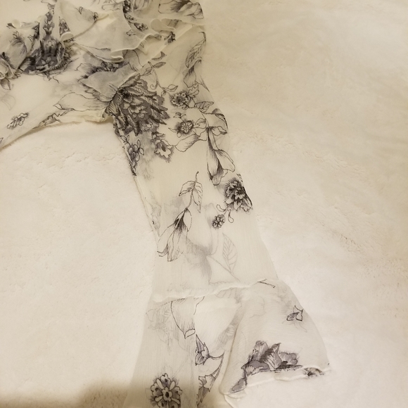 Elegant and feminine blouse by Anne Fontaine - Picture 4 of 7